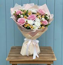 Букет цветов из:  Гвоздики, Орхидеи и Розы в Кузнецах