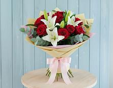 Букет цветов из:  Лилии и Розы в Кузнецах