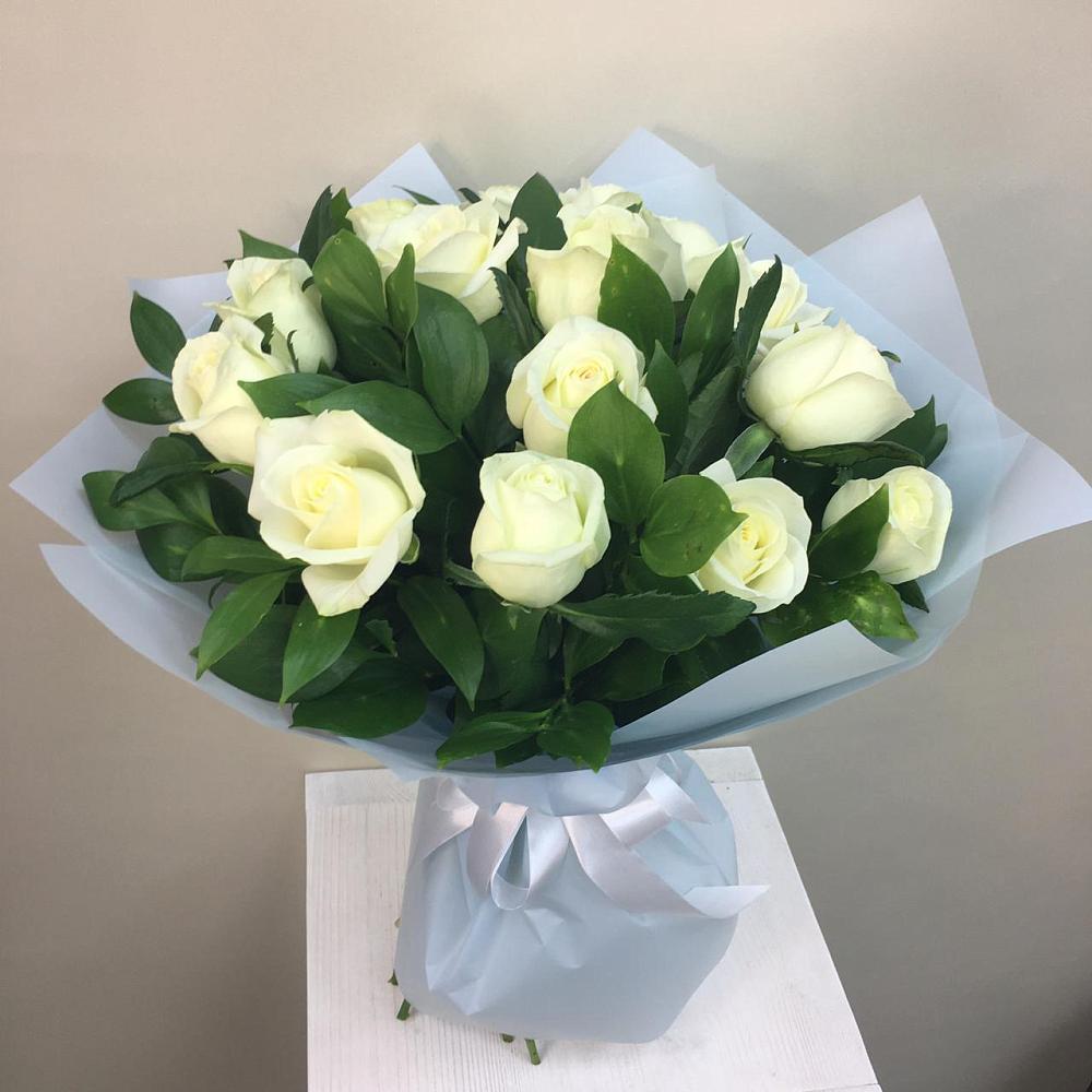 Букет 15 Белых роз Проуд в Кузнецах