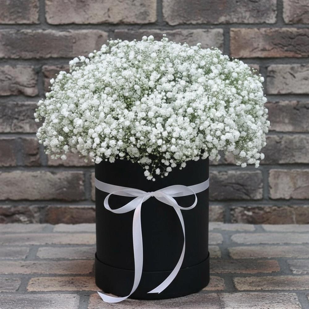 Цветочная композиция из Гипсофила в шляпной коробке в Кузнецах