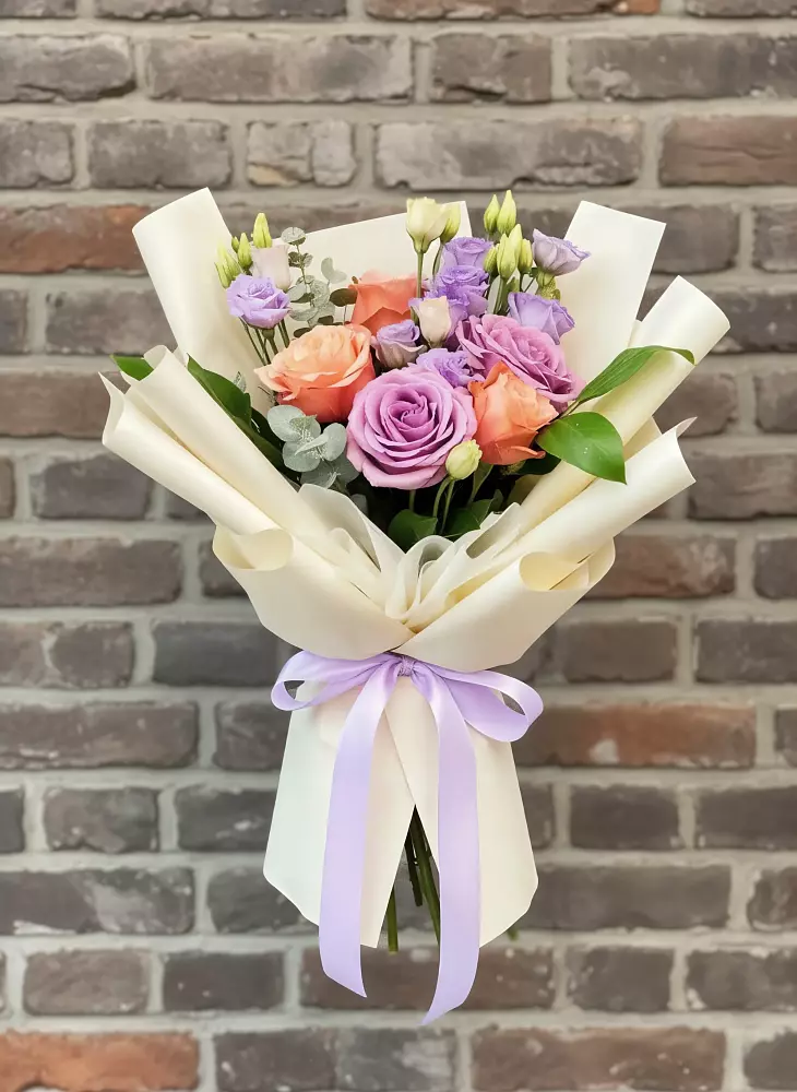 Букет цветов из: Лизиантусы и Розы в Кузнецах