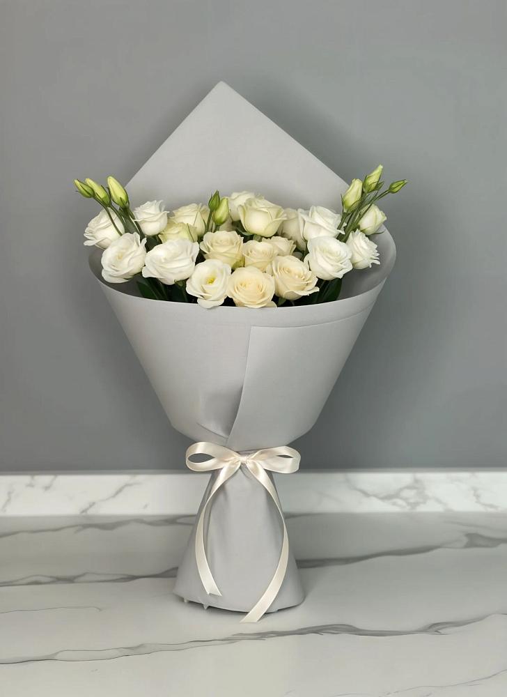 Букет цветов из: Розы и Лизиантусы в Кузнецах