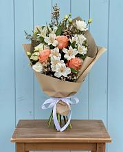 Букет цветов из:  Альстромерии, Лизиантусы, Розы и Хризантемы в Кузнецах