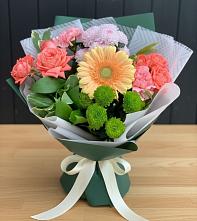 Букет цветов из:  Гвоздики, Розы, Герберы и Хризантемы в Кузнецах