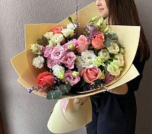 Букет цветов из:  Розы, Лизиантусы и Гвоздики в Кузнецах