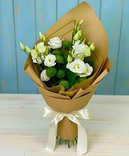 Букет цветов из:  Хризантемы и Лизиантусы в Кузнецах