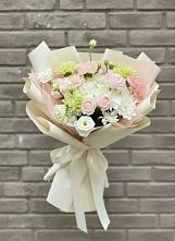 Букет цветов из:  Гвоздики, Розы, Лизиантусы и Хризантемы в Кузнецах