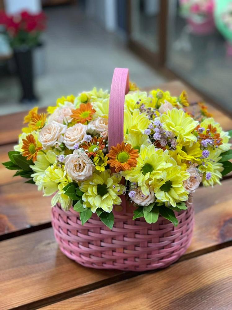 Цветочная композиция из Хризантемы и Розы в корзине в Кузнецах