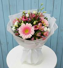 Букет цветов из:  Герберы, Альстромерии и Лизиантусы #REPLACE_PRED# Кузнецах