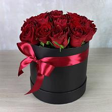 Цветочная композиция из Розы в шляпной коробке в Кузнецах