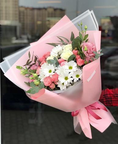 Букет цветов из: Розы, Лизиантусы и Хризантемы в Кузнецах