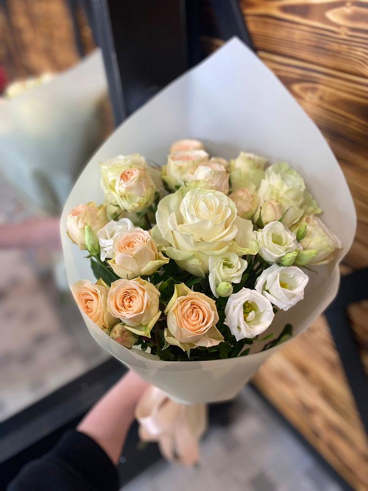 Букет цветов из: Розы и Лизиантусы в Кузнецах